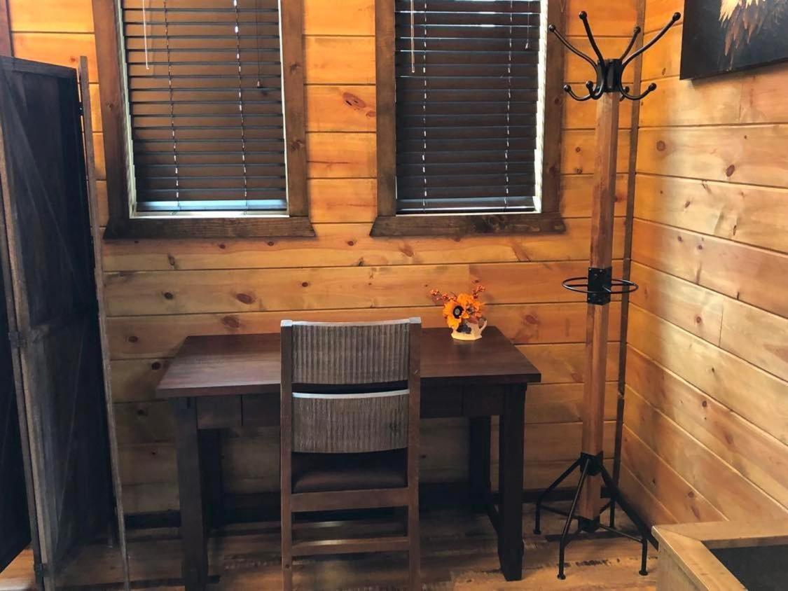 The Adirondack Honeymoon Hot Tub Soaking Tub Wood Burning Fireplace Stephens Gap 外观 照片